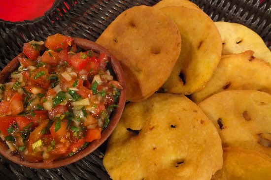 Cómo preparar Sopaipillas de zapallo, betarragas y finas hierbas