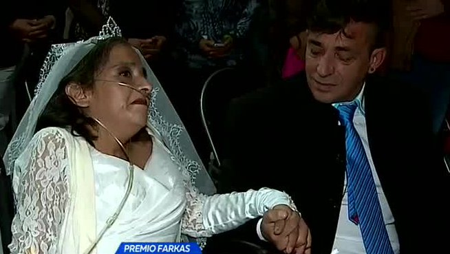 Padre que perdió a su esposa postula a premio de Farkas