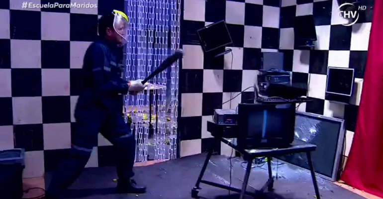 El laberinto de la ira: La liberación de frustraciones de los estudiantes de Escuela Para Maridos - Parte 2