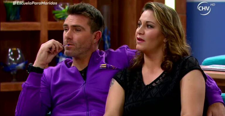 Maridos jugaron haciendo cirugías ficticias a sus esposas