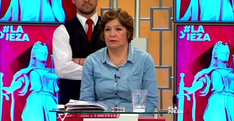 Sonia exige a Andrea que deje de golpearla a ella a su hijo homosexual - Parte 2