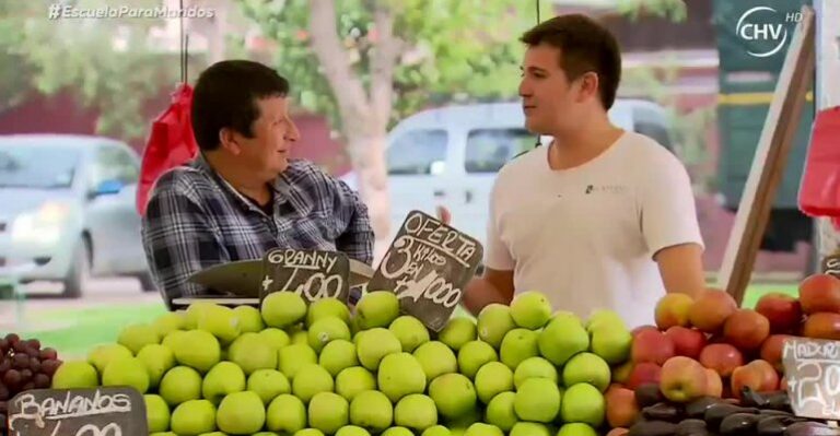 Freddy enseñó a Nicolás a ser un buen trabajador en la feria