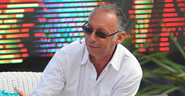 Mauricio Israel fue captado atendiendo local de comida