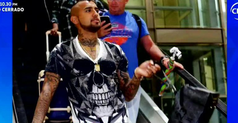 La moda de las carteritas impuesta por Arturo Vidal