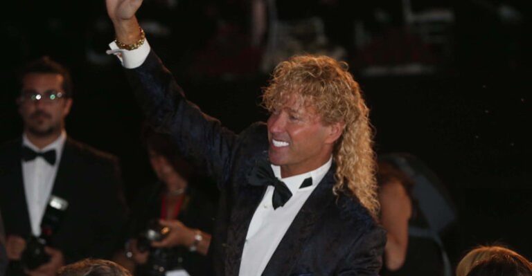 Leonardo Farkas envió nueve mil banderas para New Jersey