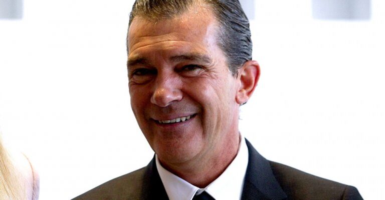 Antonio Banderas causa revuelo en su paso por Chile