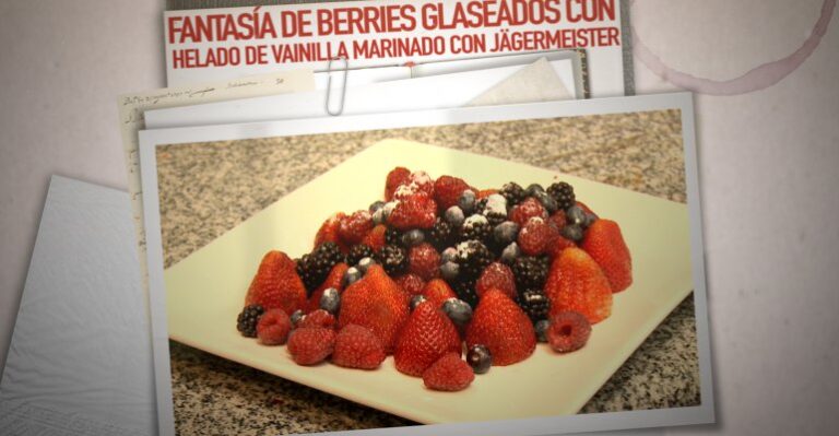 Fantasía de Berries Glaseados con helado de vainilla marinado con Jägermeister de Cata Pulido