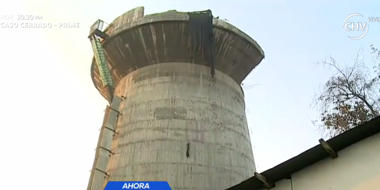 Derrumbe de copa de agua genera daños en Conchalí