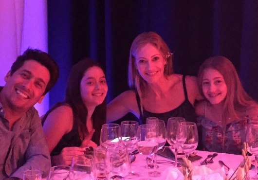 Padres y el difícil momento del primer pololeo de sus hijos