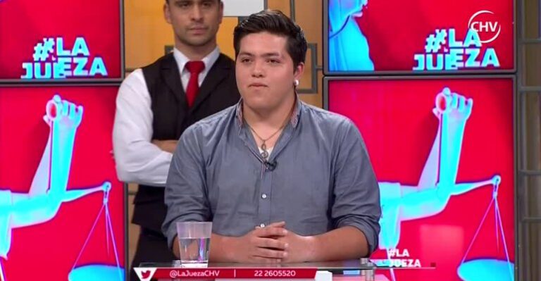 Nicolás pide a su madre que demande a sus arrendatarios morosos - Parte 1