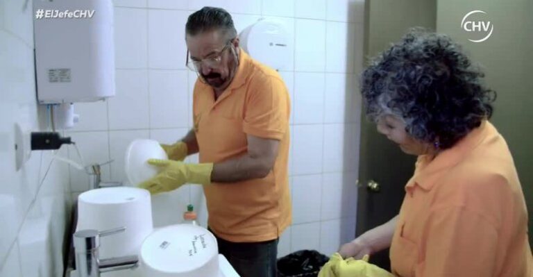 Jefe del Parque Safari debió limpiar hasta a los baños