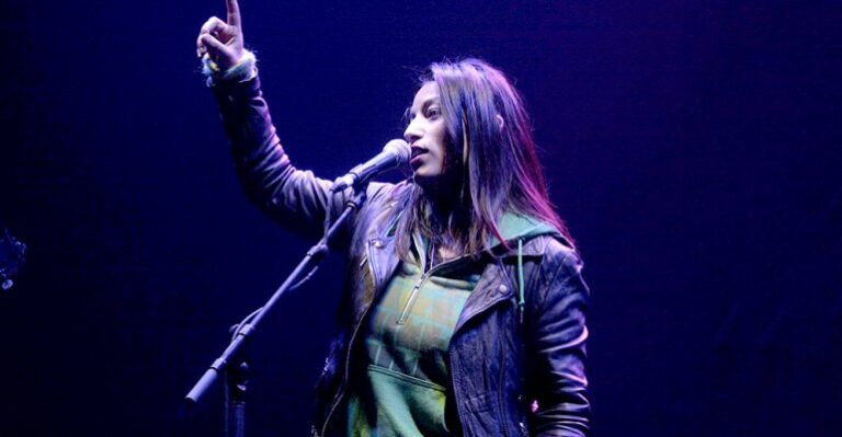 Ana Tijoux indignada por preguntas sobre trabajo e hijos