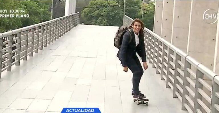 Joven abogada y su vida con el skate en los tribunales