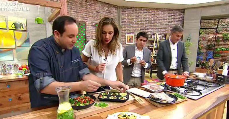 Chef de Nestlé enseñó a hacer pollo con finas hierbas - Parte 2