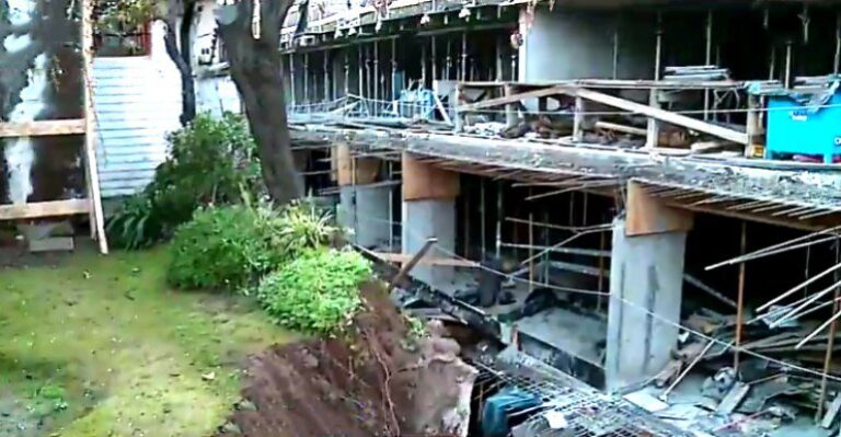 Vecina denuncia derrumbe de su patio por construcción