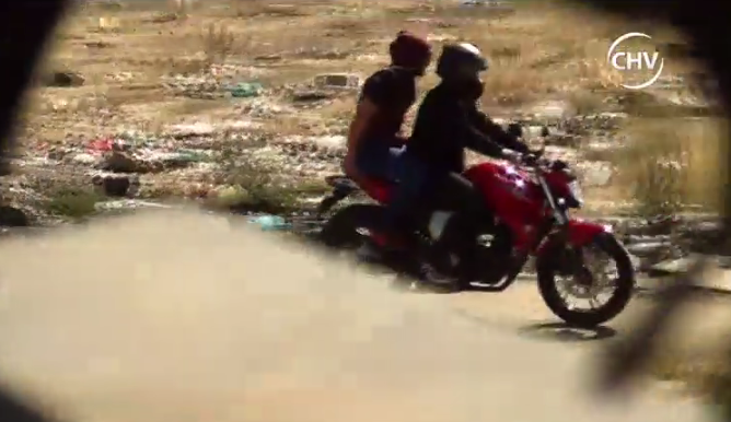 Sujetos en moto lanzaron Pelotazo con teléfono a penal de Colina