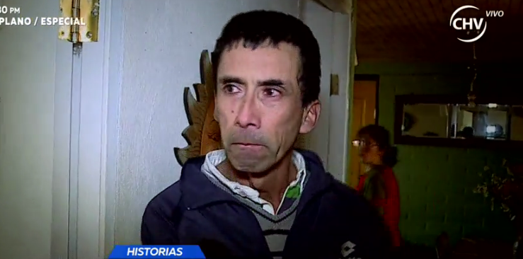 Hombre con parkinson debe ser cuidado por su hermana