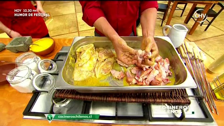 Los secretos de adobar un pollo para el asado de Fiestas Patrias