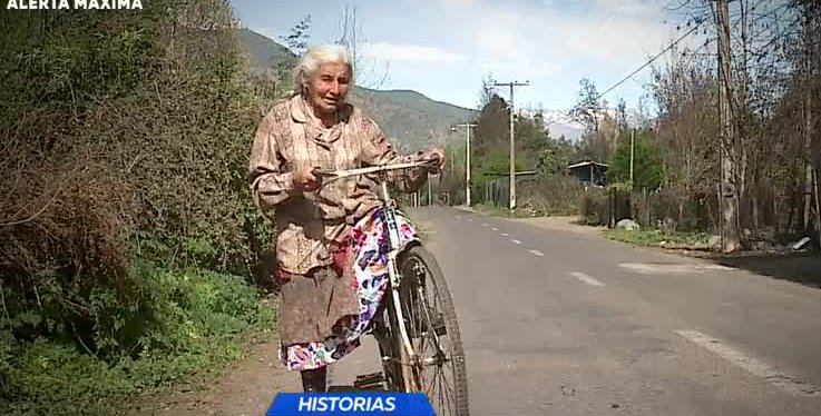 Abuelita recorre 30 kilómetros diarios para vender huevos