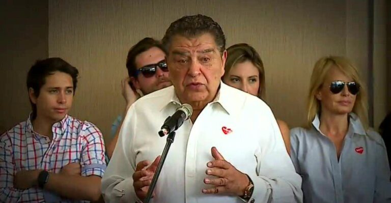 Biografía de Don Francisco vuelve a ponerlo en problemas