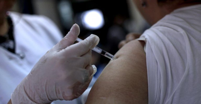 Estudiantes denuncian estafa sobre vacunas en liceo - Parte 1