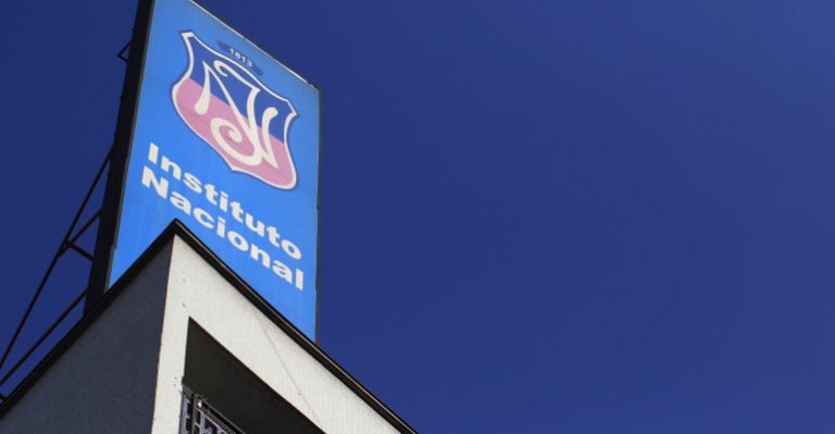 Niña de 11 años sigue lucha para entrar a Instituto Nacional