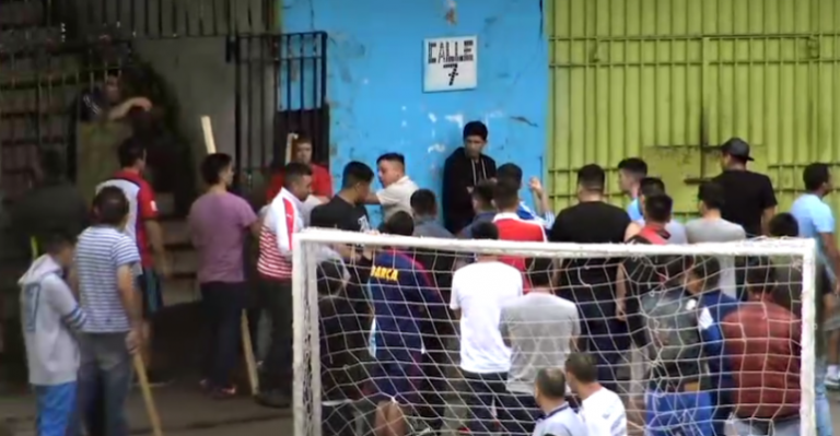 Brutal pelea dejó un reo fallecido en ex Penitenciaría de Santiago - Parte 1