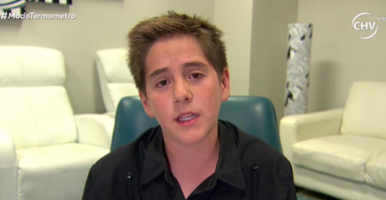 Tadeo ejemplificó con reggaetón su apoyo al libro de las 100 preguntas