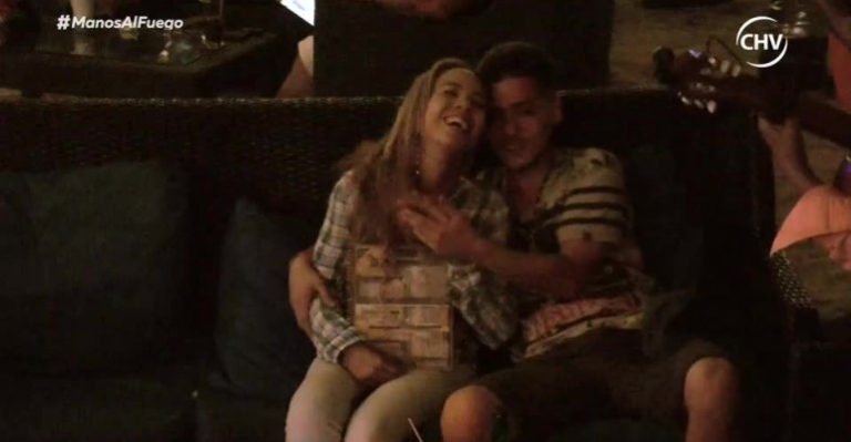 Jorge cantó como Romeo Santos para conquistar a la actriz en Manos al Fuego