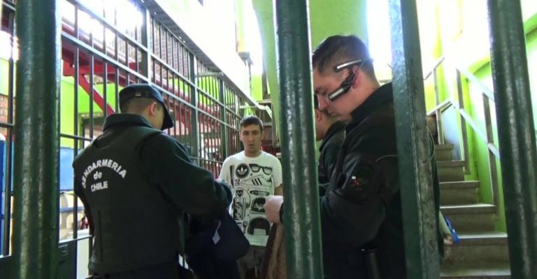 Interno detenido por ocultar chip de teléfono amenzó con cortarse