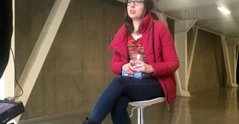 Denuncian al hombre del cartel en marcha #NiUnaMenos - Parte 2