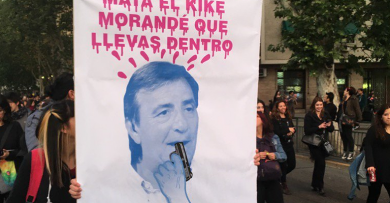 El polémico afiche sobre Kike Morandé en marcha #NiUnaMenos