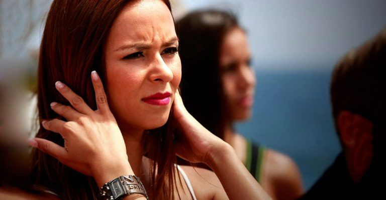 Jhendelyn asustada por pervertido que le envía mensajes