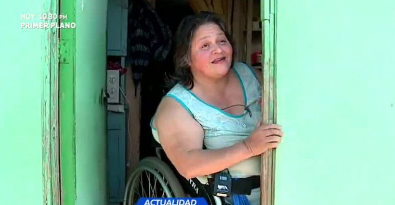 Mujer lleva 6 años encerrada en su casa por discapacidad