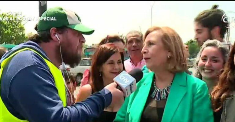 Guatón Salinas recibió a Helia Molina en local de votación
