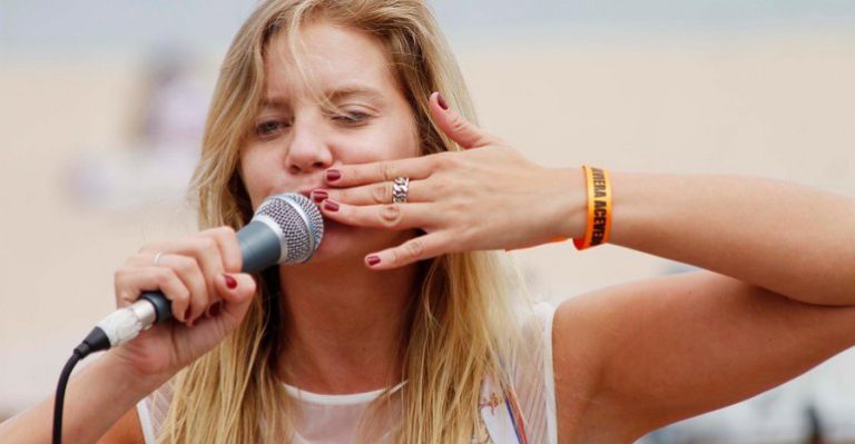 Javiera Acevedo y panelistas se soltaron bailando en estudio