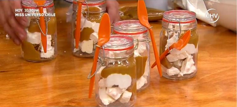 Carlo invitó a todos a preparar postres en frascos