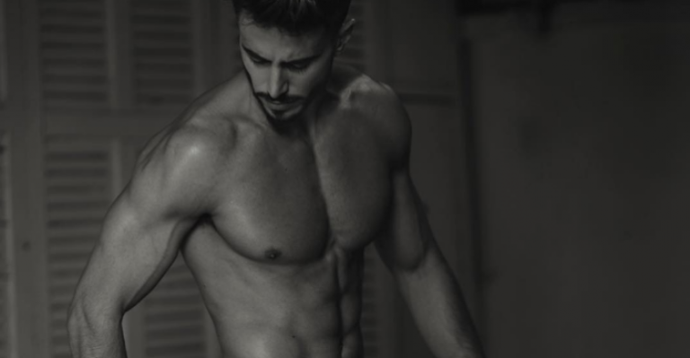 Marco Ferri posó desnudo para sesión de fotos