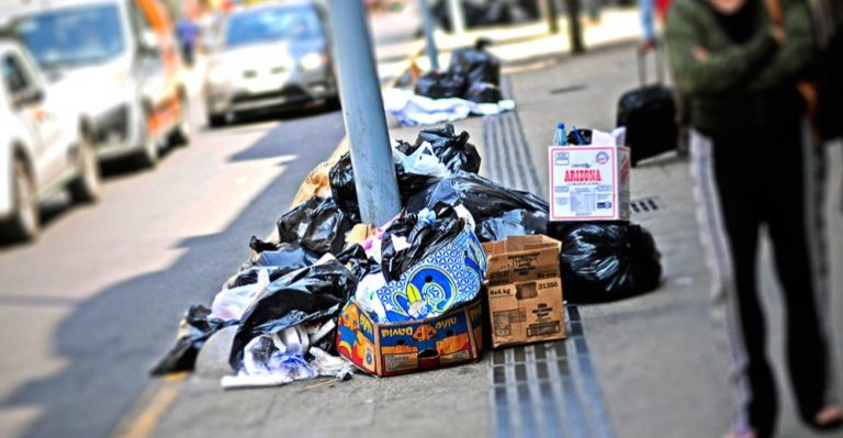 Basura se acumula en las calles tras paro de ANEF