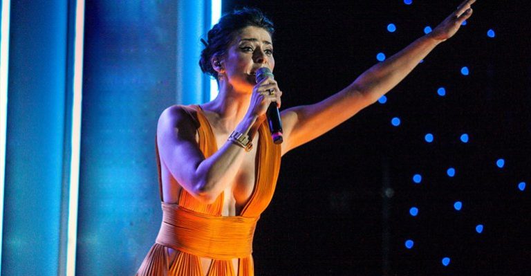 Tonka Tomicic debutó con stand up en café concert