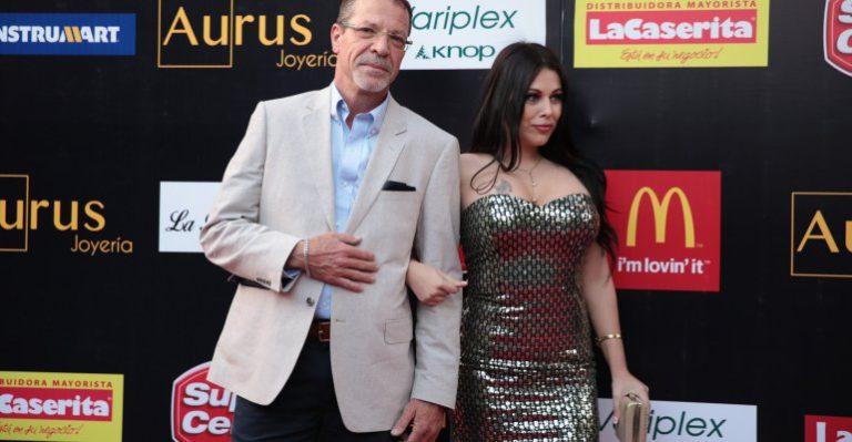 Rubí Galusky sorprendió con vestido corto y brillante