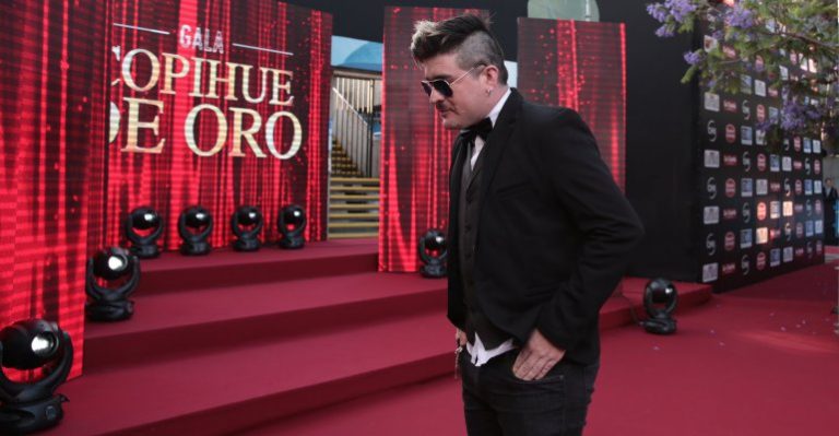 Junior Playboy se lució en Copihue de Oro con un mostacho