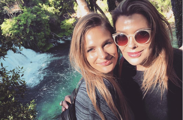 Mayte Rodríguez se refugia en brazos de su mamá tras quiebre