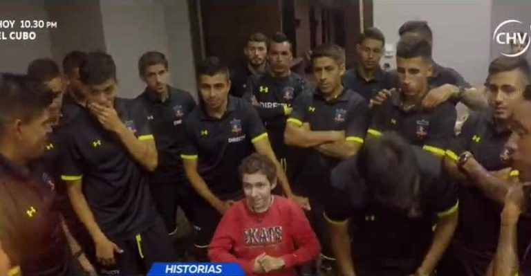 Sebastián logró su sueño de conocer a jugadores de Colo Colo