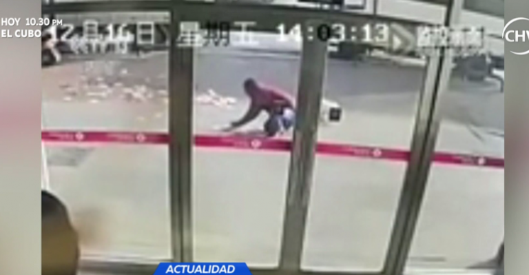 Hombre sufrió con caída de sus ahorros en plena calle