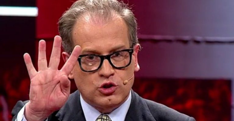 Intensa discusión entre Sergio Bitar y Tomás Jocelyn-Holt