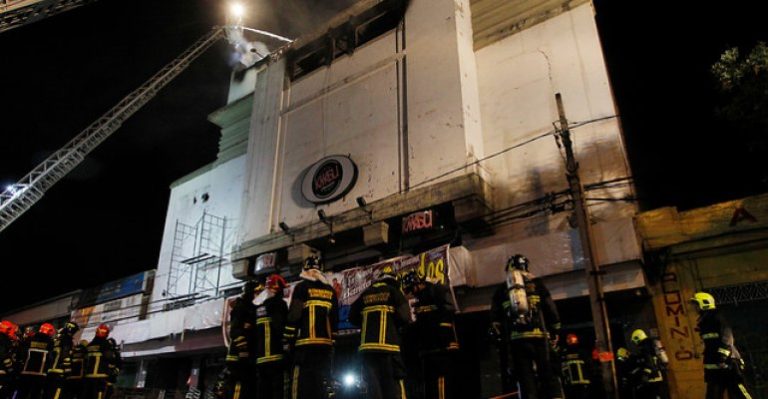 Discoteque Kmasú quedó totalmente destruida tras incendio