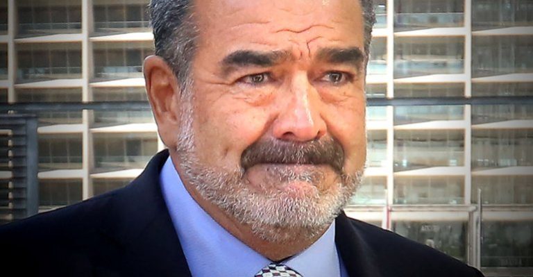 Piedrazo maletero a Luksic tras audiencia contra diputado - Parte 1