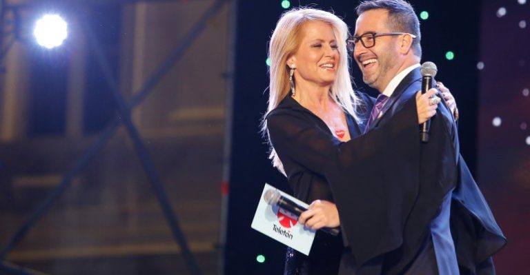 Cecilia Bolocco mostró más de la cuenta con blusa transparente