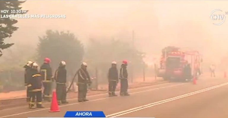 Vecinos intentan apagar llamas en acceso a Contitución - Parte 2